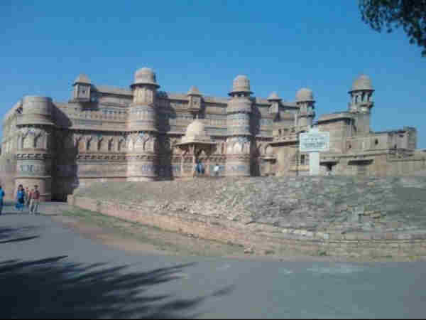 ગ્વાલિયરનો કિલ્લો દૂરથી
