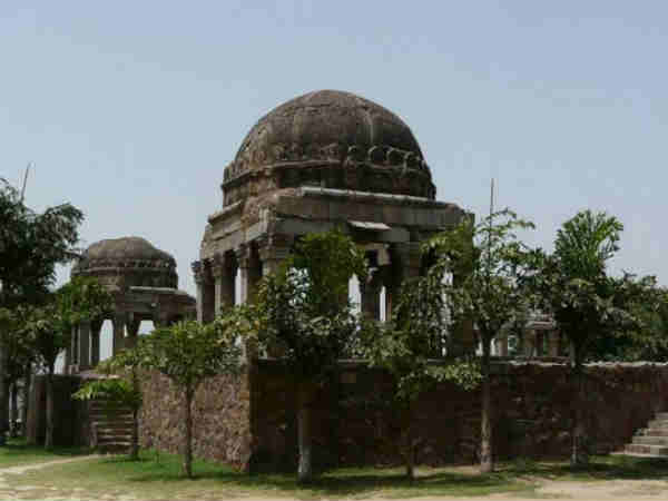 દરિયા ખાનનો મકબરો