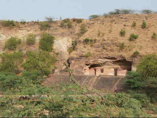 બાગ ગુફાનો પ્રવેશ