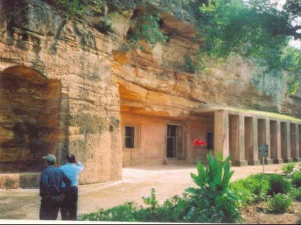 ગુફાના અવશેષ