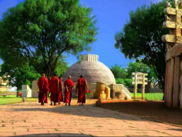 સાંચી સ્તૂપમાં ભિક્ષુકો