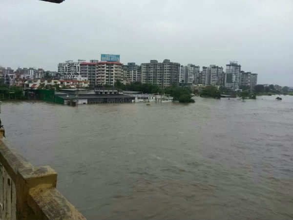 પૂર્ણા નદીમાં પૂર