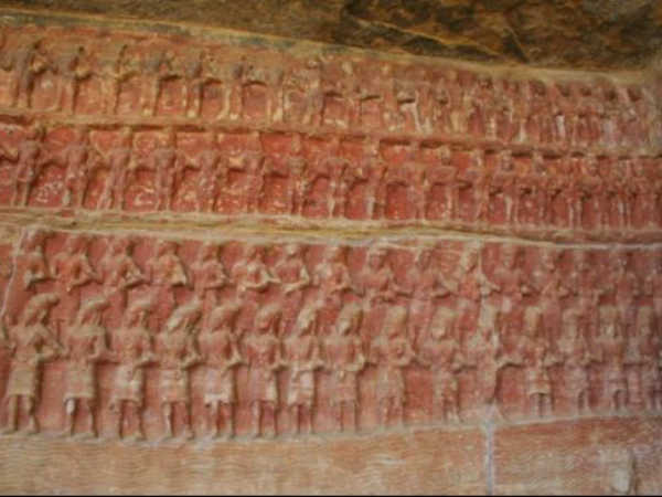 ગુફાની કોતરણી