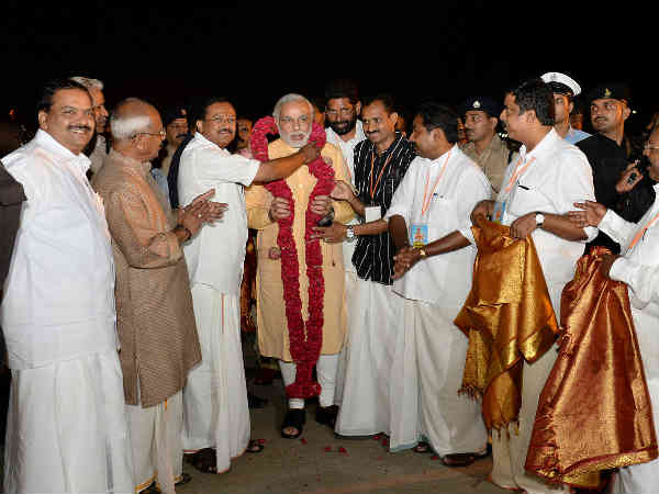 નરેન્દ્ર મોદીનું દક્ષિણ ભારતમાં સ્વાગત