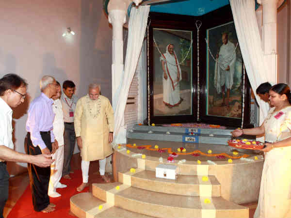 ગાંધી જયંતી: મોદી પહોંચ્યા મોહનના ધામમાં