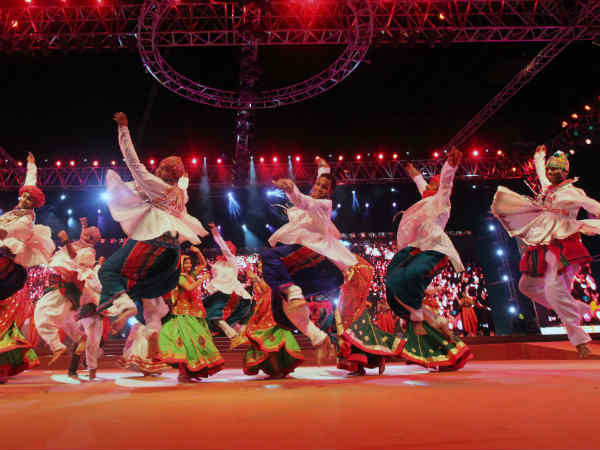 ભાતિગળ પહેરવેશમાં 100 જેટલા ખેલૈયાઓ
