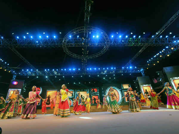 ભાતિગળ પહેરવેશમાં 100 જેટલા ખેલૈયાઓ