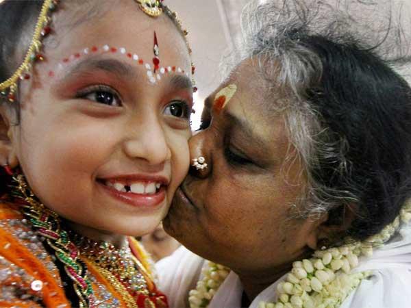 માતા અમૃતાનંદામાયી