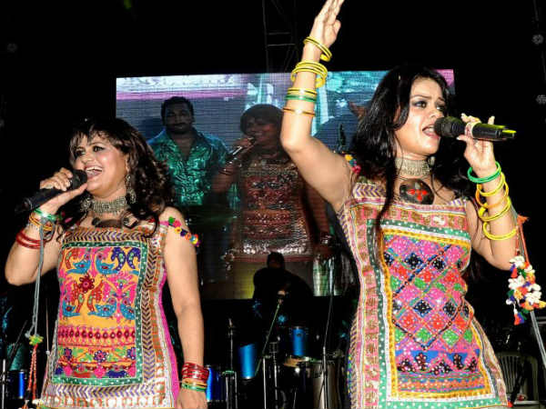 પ્રીતિ અને પિંકીનું પરફોર્મન્સ