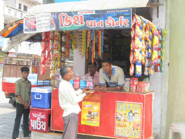 અડધુ ગામ બનાવે છે પાપડ