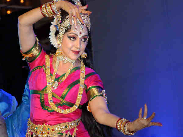 દશેરા સેલિબ્રેશનમાં હેમાનું પરફોર્મન્સ