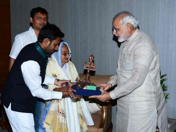 મોદીને મળીને થયા ભાવૂક