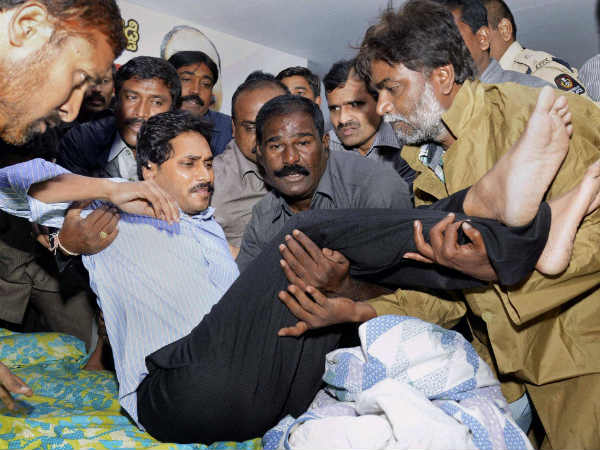 જગમોહન રેડ્ડીને હોસ્પિટલ લઇ જવાયા