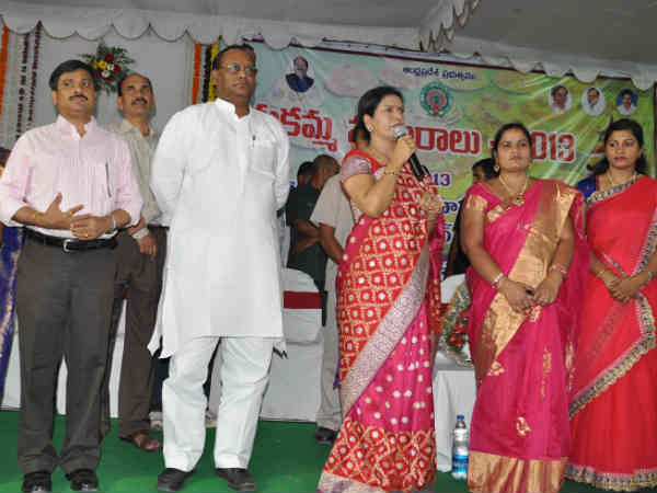 તેલંગાણામાં કંઇક આ રીતે ઉજવાય છે 'નવરાત્રિ!'