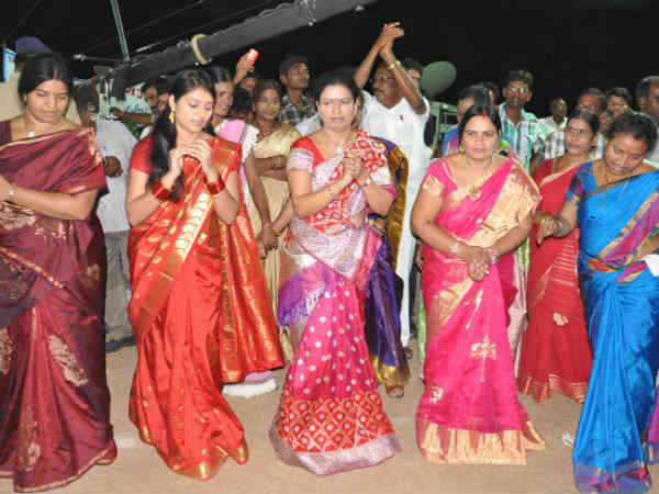 તેલંગાણામાં કંઇક આ રીતે ઉજવાય છે 'નવરાત્રિ!'