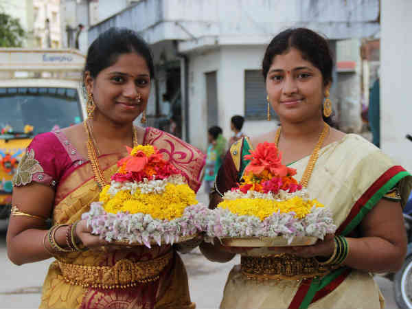 તેલંગાણામાં કંઇક આ રીતે ઉજવાય છે 'નવરાત્રિ!'