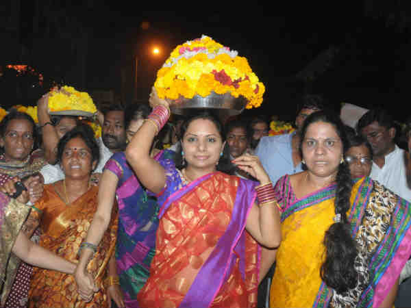 તેલંગાણામાં કંઇક આ રીતે ઉજવાય છે 'નવરાત્રિ!'