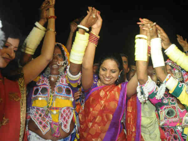 તેલંગાણામાં કંઇક આ રીતે ઉજવાય છે 'નવરાત્રિ!'