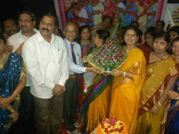 તેલંગાણામાં કંઇક આ રીતે ઉજવાય છે 'નવરાત્રિ!'