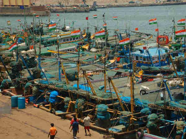 18 માછીમારોનો જૂથ ફસાયો