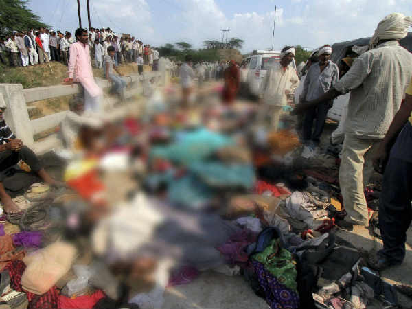 દતિયામાં મૃતદેહોના ઢગલા