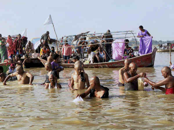 સંગમમાં ધાર્મિક સ્નાન