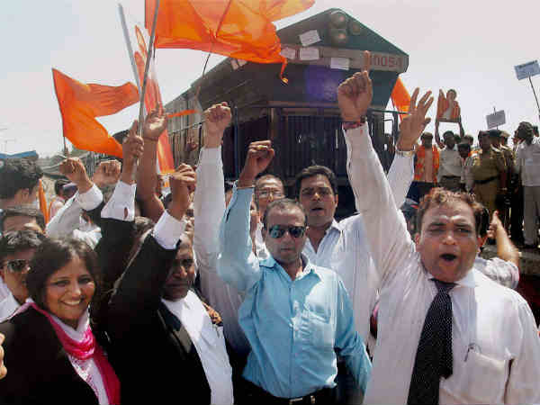 વકીલો દ્વારા વિરોધ