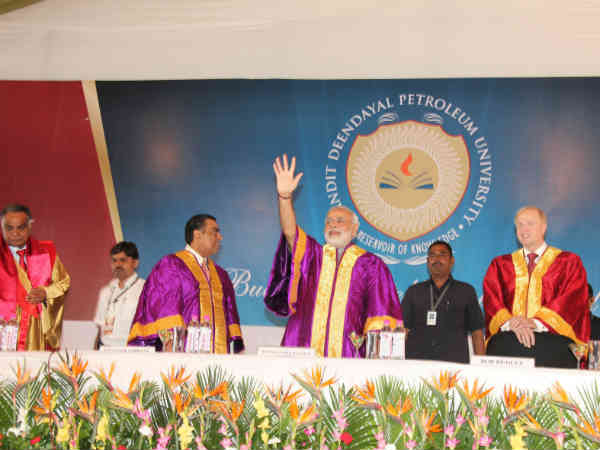 PDPU પદવીદાન સમારંભમાં મોદી