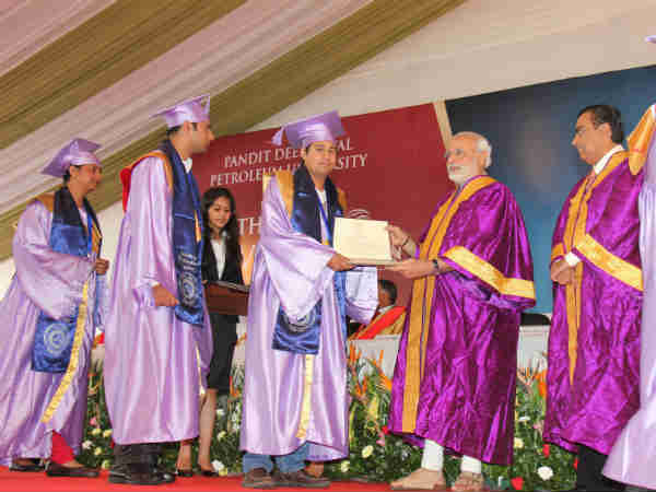 PDPU પદવીદાન સમારંભમાં મોદી