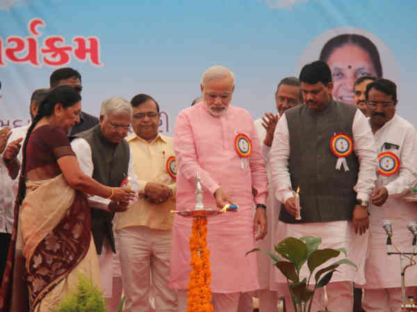 મોદીએ કોંગ્રેસના 40 વર્ષોના કાર્યો પર ઉઠાવ્યા સવાલ
