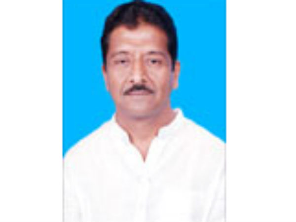 12 વિક્રમ અરજણભાઇ માડમ