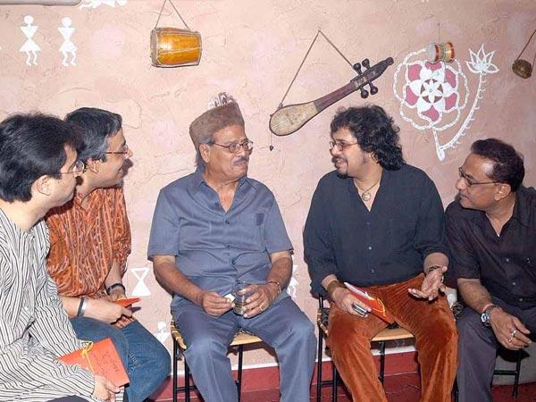 સહ-કલાકારો સાથે મન્ના ડે