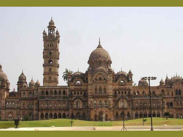 દરેક સિન્ડિકેટ સભ્ય એક હોસ્ટેલ દત્તક લેશે