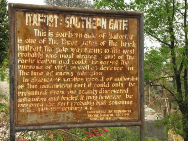 ઇટા કિલ્લામાં પતાકા સ્તંભ