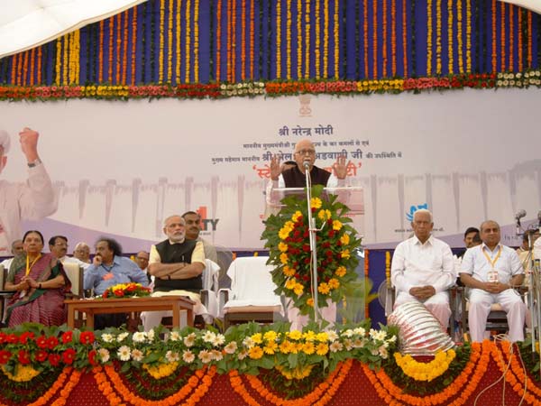 ગંદા લોકોના ગંદા વિચારો જ હોઇ શકે