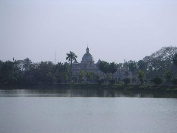 ઉજ્જયાંતા પેલેસનું મનોરમ દ્રશ્ય