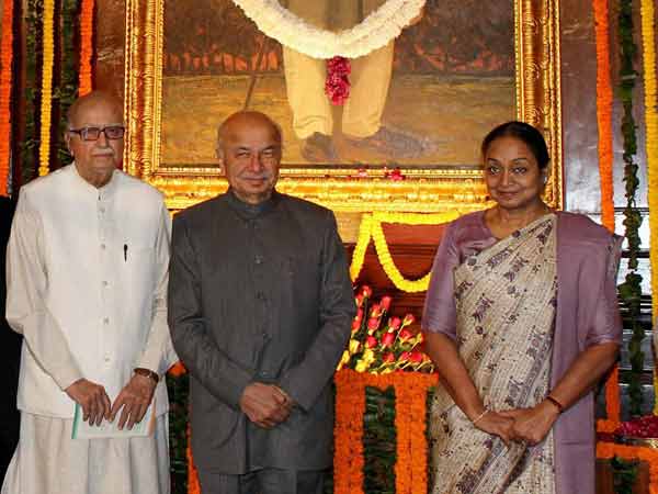 મૌલાના અબ્દુલ કલામ આઝાદને શ્રદ્ધાંજલિ