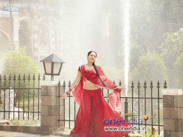 સાડીમાં ગીત