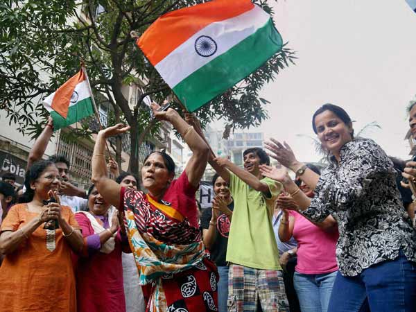 સ્ટે આવતા કૉંપા કોલા કોલોની ખુશ