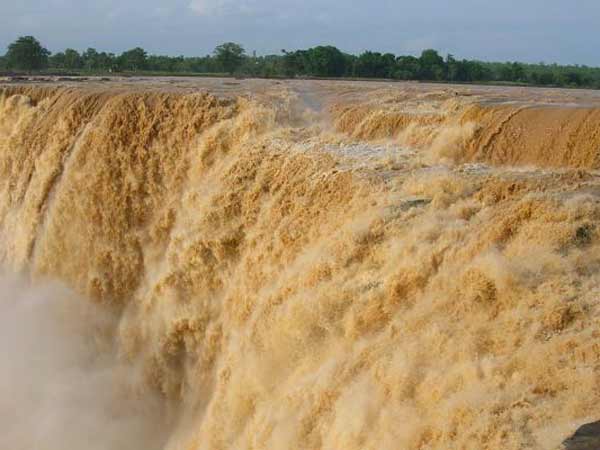ઝરણાનું નજીકનું દ્રશ્ય
