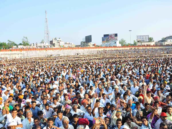 બેસવાની જગ્યા ઓછી પડી હોય તો માફી...