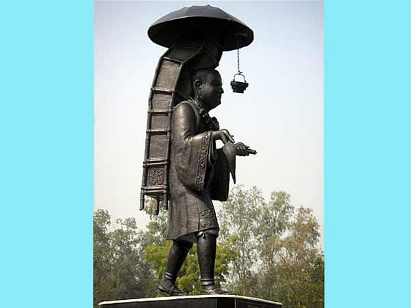 ચીની યાત્રીની પ્રતિમા