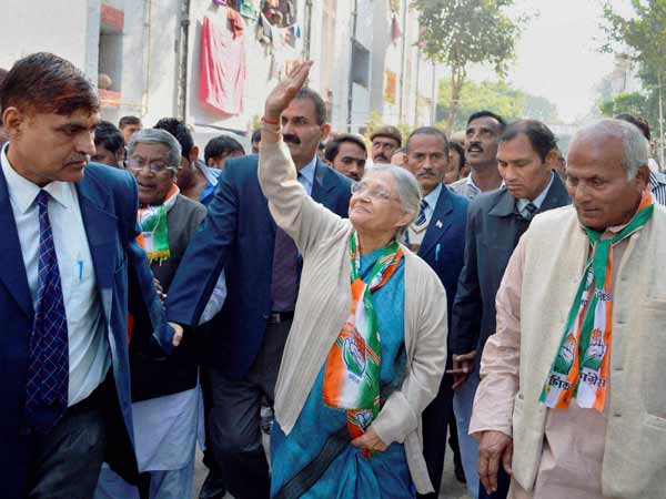 સ્વામી વાલ્મિકી મંદિરે શીલા દીક્ષિત