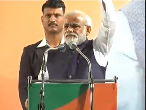 ભાજપવાળા સ્પર્ધા કરે છે વિકાસની