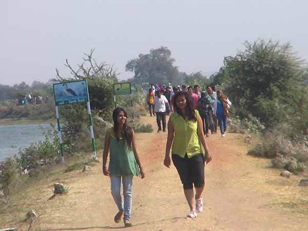 રવિવારે પ્રવાસીઓનો જમાવડો