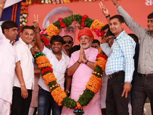નરેન્દ્ર મોદીએ કોંગ્રેસ અને ભાજપના વિચારોની તુલના કરી