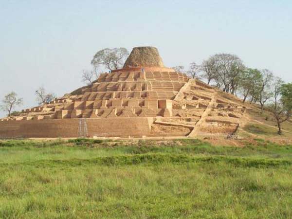કેસરિયાનું એક પૂર્ણ દ્રશ્ય