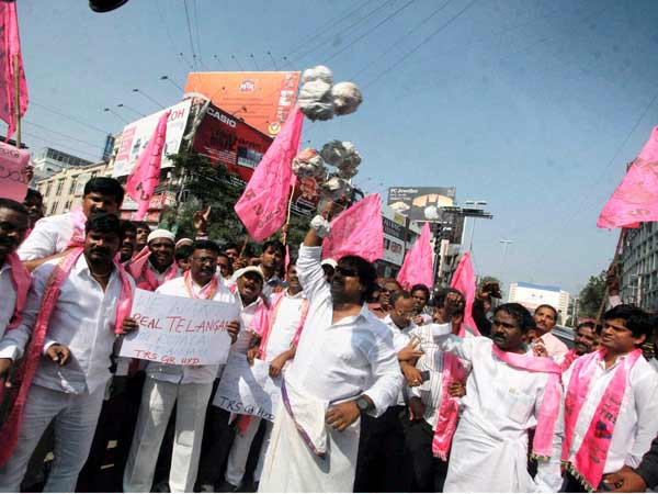 ટીઆરએસ દ્વાર બંધનું એલાન