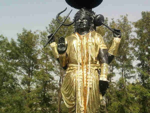 આ ઉપાયોથી શનિદેવને કરો પ્રસન્ન