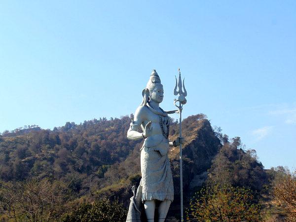 હરની પૌડીમાં શિવની પ્રતિમા